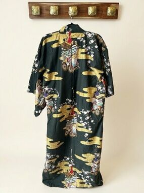 Japanese-made Cotton Kimono Robe Art-Print Cart Dark Green and Gold Motif